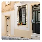 Private Garden In Shared Maisonette, Balluta Bay, W Live-in Cat 홈스테이