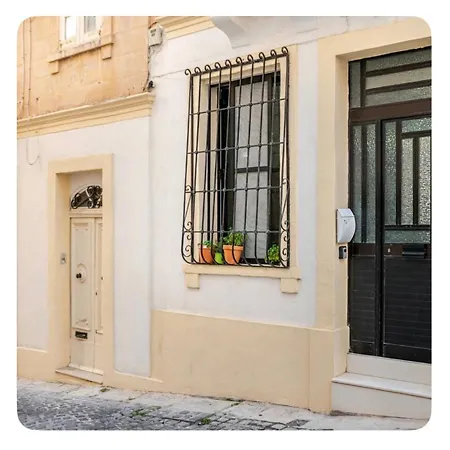 Private Garden In Shared Maisonette, Balluta Bay, W Live-in Cat בית אירוח