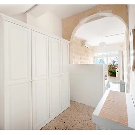Private Garden In Shared Maisonette, Balluta Bay, W Live-in Cat Saint Julian's