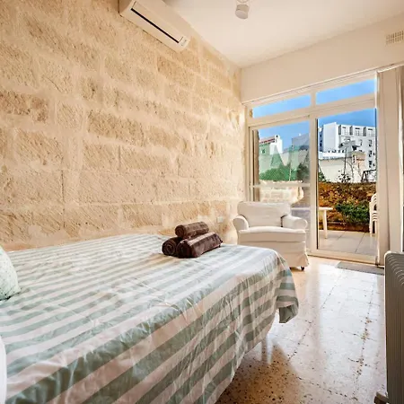 Private Garden In Shared Maisonette, Balluta Bay, W Live-in Cat