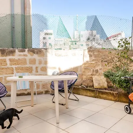 Private Garden In Shared Maisonette, Balluta Bay, W Live-in Cat בית אירוח