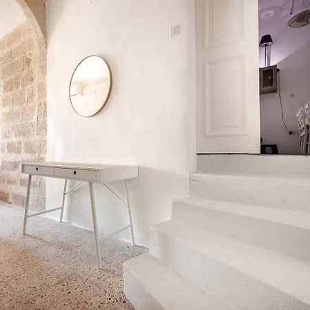 בית אירוח Private Garden In Shared Maisonette, Balluta Bay, W Live-in Cat
