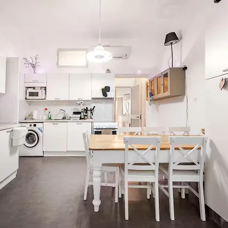 Private Garden In Shared Maisonette, Balluta Bay, W Live-in Cat בית אירוח
