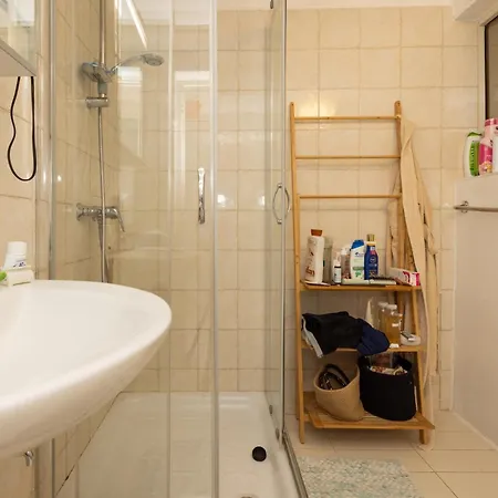 Private Garden In Shared Maisonette, Balluta Bay, W Live-in Cat Homestay *