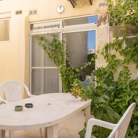 Private Garden In Shared Maisonette, Balluta Bay, W Live-in Cat *