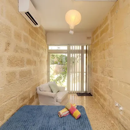 Private Garden In Shared Maisonette, Balluta Bay, W Live-in Cat