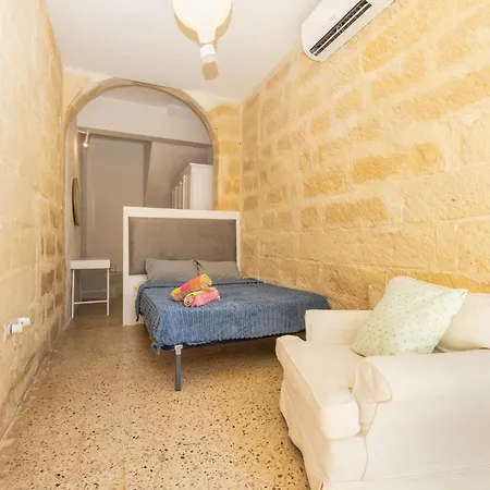 Private Garden In Shared Maisonette, Balluta Bay, W Live-in Cat Gazde/Camere de închiriat *