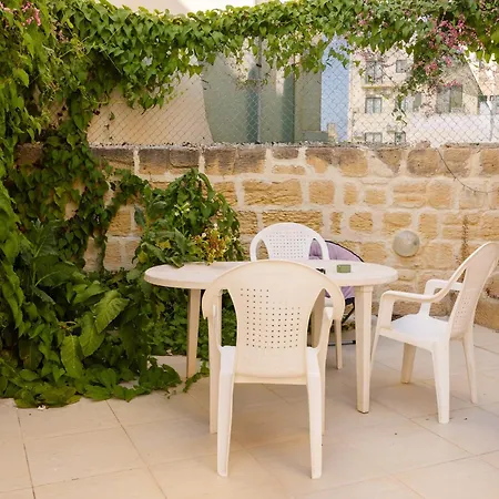 Private Garden In Shared Maisonette, Balluta Bay, W Live-in Cat Homestay Saint Julian's