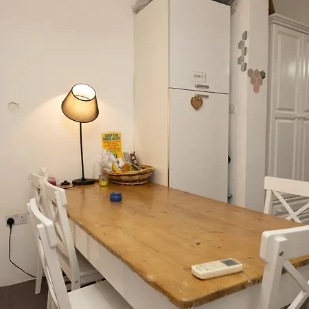 Private Garden In Shared Maisonette, Balluta Bay, W Live-in Cat